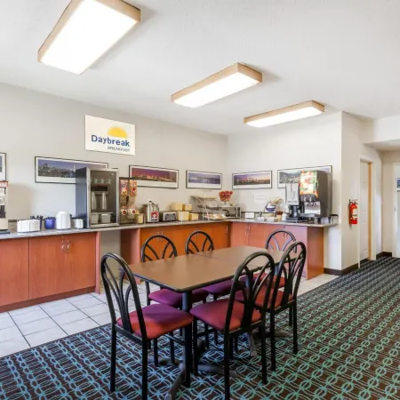 Days Inn & Suites by Wyndham Cambridge