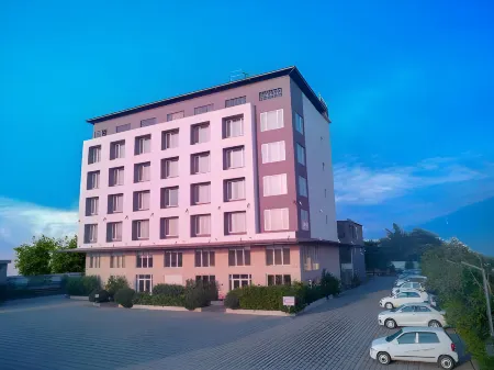 The Fern Residency, Satara Maharashtra Отели в г. Сатара