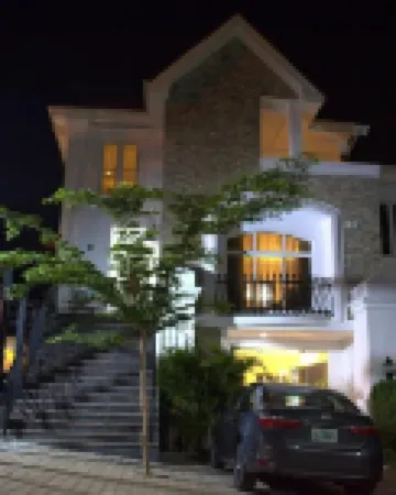 Five Homes Hotel and Apartments