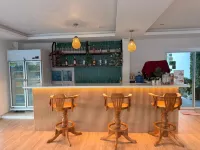โรงแรมเอ็ม เอ็ม ฮิลล์ - ที่มีบาร์