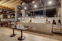 Riverside Hotel & Conference Center - فطور