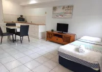 Palm Waters Holiday Villas - parking