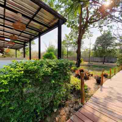 Tharaburi Resort Hotel Exterior