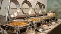 Front One Hotel Mesir Surabaya - sarapan