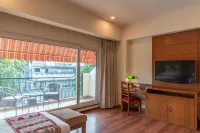 Hotel le Amritam - بار