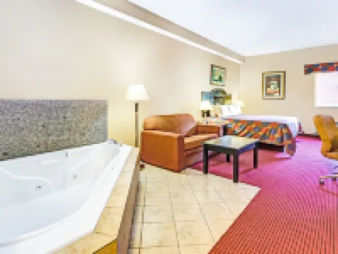 Days Inn & Suites by Wyndham Jeffersonville IN Hotels in Clark County