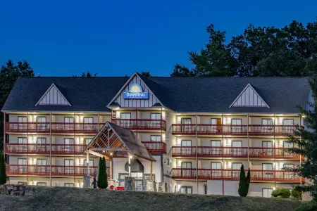 Days Inn by Wyndham Waynesville NC Отели в г. Пиджен