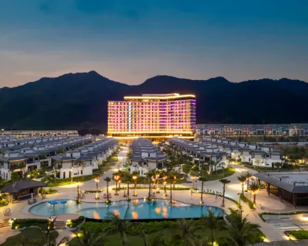 Wyndham Garden Sonasea Van Don Hotels in Van Don