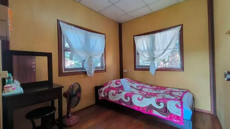 Churn Yuen Pai by Gampanat Guesthouse