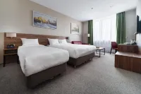 Congress Hotel Ekaterinburg Hotel dekat Bench Reconciliation