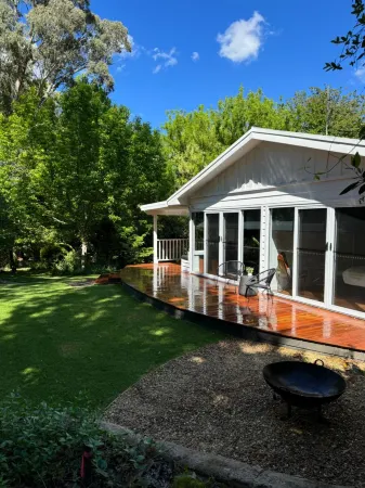 Bright on the River Отели рядом с достопримечательностью «Bright Riverside Adventure Playground»