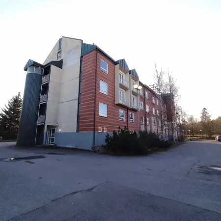 West Side Hotel Отели рядом с достопримечательностью «Арена «Гатораде Центер»»
