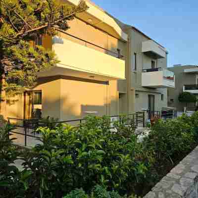 Petousis Hotel & Suites Hotel Exterior