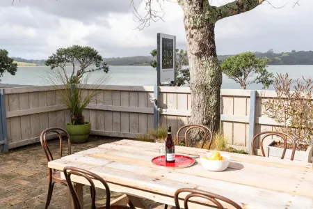 The Old Oak Boutique Hotel Отели рядом с достопримечательностью «Coopers Beach»