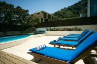 Beaumont Apartments - Pools