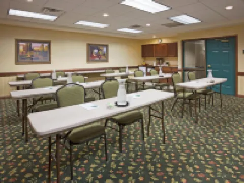 Country Inn & Suites by Radisson, St. Cloud East, MN Hotels in St. Cloud