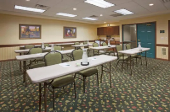 Country Inn & Suites by Radisson, St. Cloud East, MN