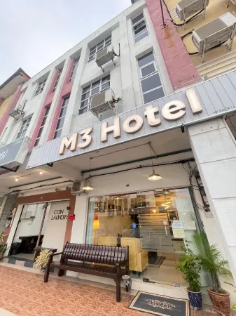 M Three Hotel by SECOMS Отели рядом с достопримечательностью «Open University Malaysia»