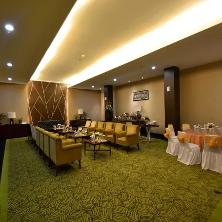 Ipb Convention Hotel Botani Square