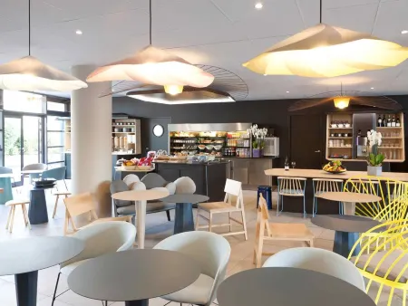 Novotel Suites Paris Montreuil Vincennes Отели рядом с достопримечательностью «Сад Натюрель Пьер-Эмманюель»