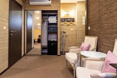 Татар Инн Отели рядом с достопримечательностью «Петропавловский собор»