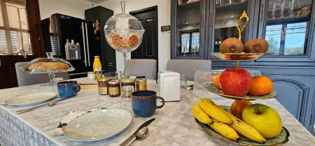 Villa Tropez Chambres d'hôtes Отели в г. Флассан-Сюр-Иссоль