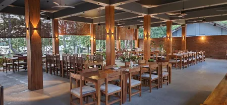 Riviera Resort Отели рядом с достопримечательностью «iSoft Trchnologies»