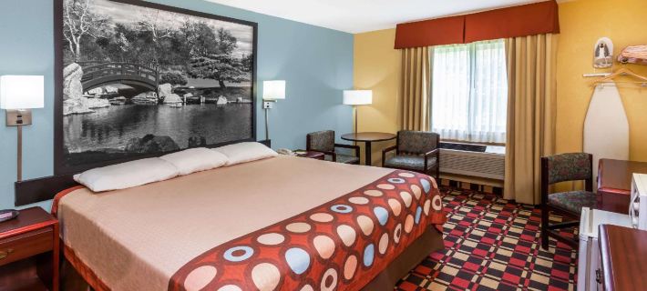 Econo Lodge Hotels in Peoria County