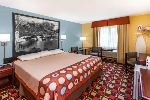 Econo Lodge - parking