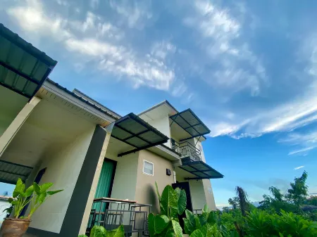 The Ray Room and Cafe @Santisuk, NAN Отели в г. Santi Suk