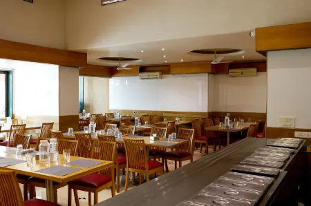 Summer Plaza Resort Отели в г. Панчгани