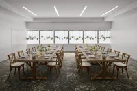 إيليمينت كالغاري داون تاون