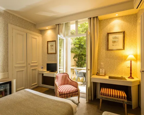 Hôtel du Parc Hotels near The Corum
