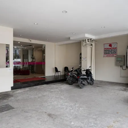 RedDoorz Plus @ Uno Jalan Merak Samarinda