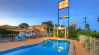 Country Roads Motor Inn - Pools