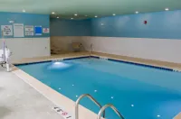 Holiday Inn Express & Suites Detroit North - Roseville Hotel a Roseville