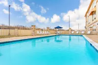 La Quinta Inn & Suites by Wyndham Ennis