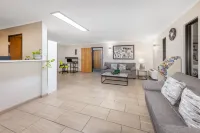 Super 8 by Wyndham Pratt Hotels in Pratt