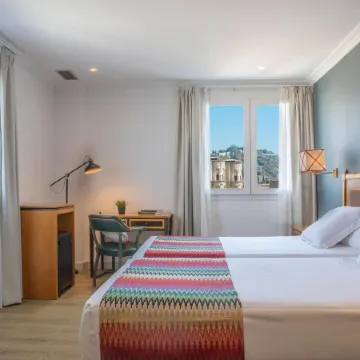 Hotel Don Curro Отели рядом с достопримечательностью «Муэлье Уно»