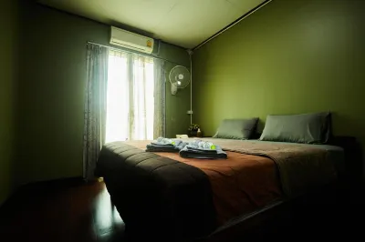 Chommuang Guest House Hotels in Hua Ro