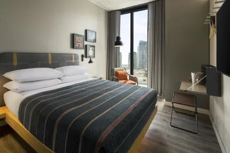 Moxy San Diego Downtown/Gaslamp Quarter Отели рядом с достопримечательностью «REV»