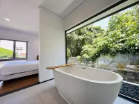 Bungalow Homes - Hot Tub