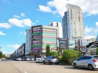 Walking Distance to Mount Austin - 6 Pax Newly Renovated