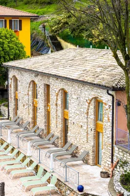 Hotel Corona Hotel in zona Orto Botanico del Monte Baldo - Rifugio Novezzina