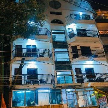 Hotel Holiday Plaza Dalhousie - Near Ghandhi Chowk Mall Road