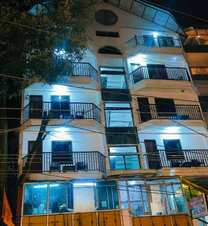 Hotel Holiday Plaza Dalhousie - Near Ghandhi Chowk Mall Road