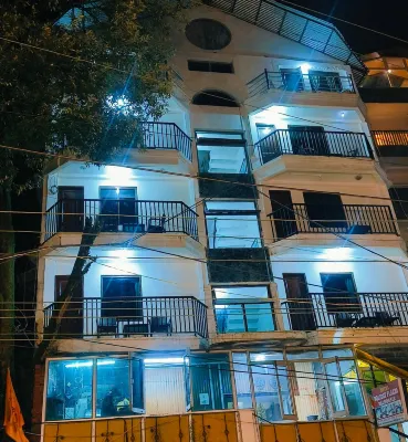 Hotel Holiday Plaza Dalhousie - Near Ghandhi Chowk Mall Road