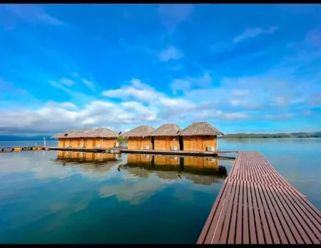 Phupai Lake Resort Отели в г. Сисават