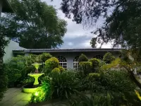 Bono Luxury Guesthouse โรงแรมในรูสเตนเบิร์ค