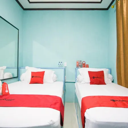RedDoorz Near Mikie Holiday Funland Berastagi